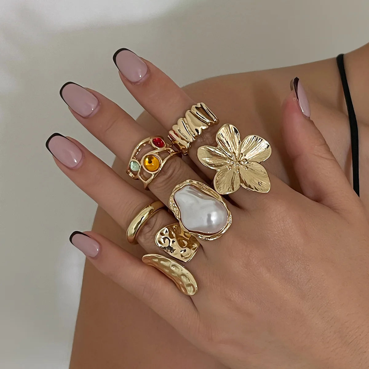 6Pcs Exaggerated Metal Finger Rings Set for Women Vintage Flower Pearl Crystal Europe America Open Rings Luxury Jewelry