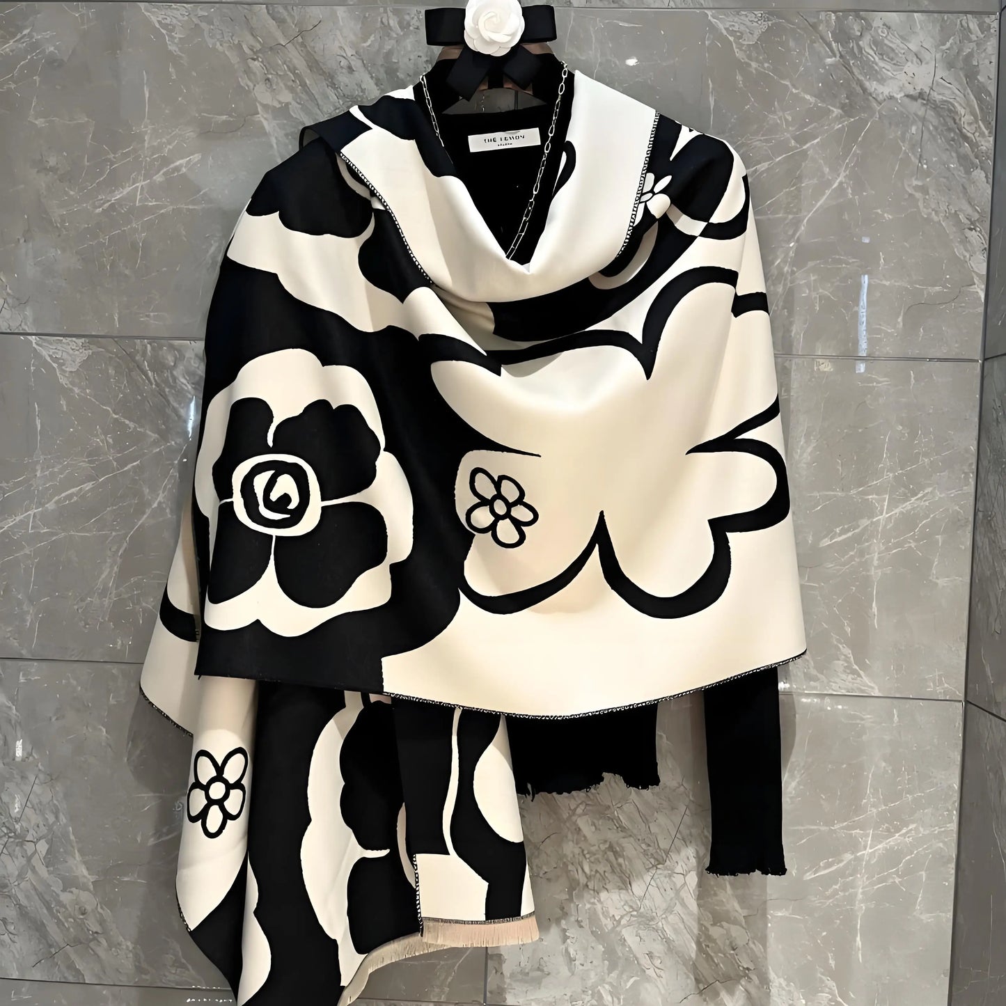 Luxury Women’s Shawl – Lightweight Black & White Scarf for Spring, Summer, Air-Conditioned Rooms, Elegant & Versatile