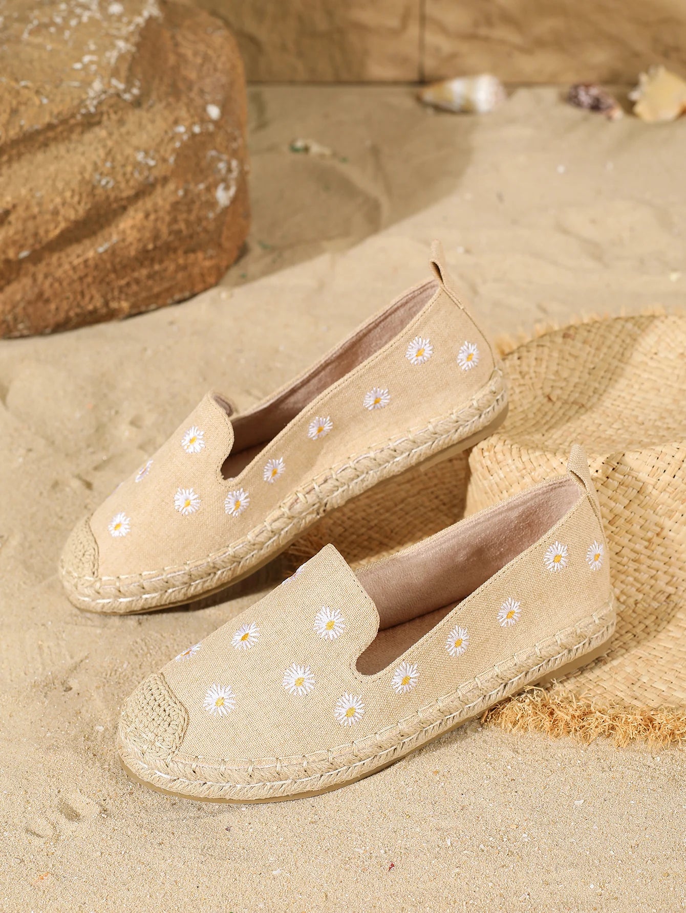Women's Flats Round Toe Slip on Comfortable Loafer Flats Classic Beige Canvas Flats Breathable Casual Shoes 