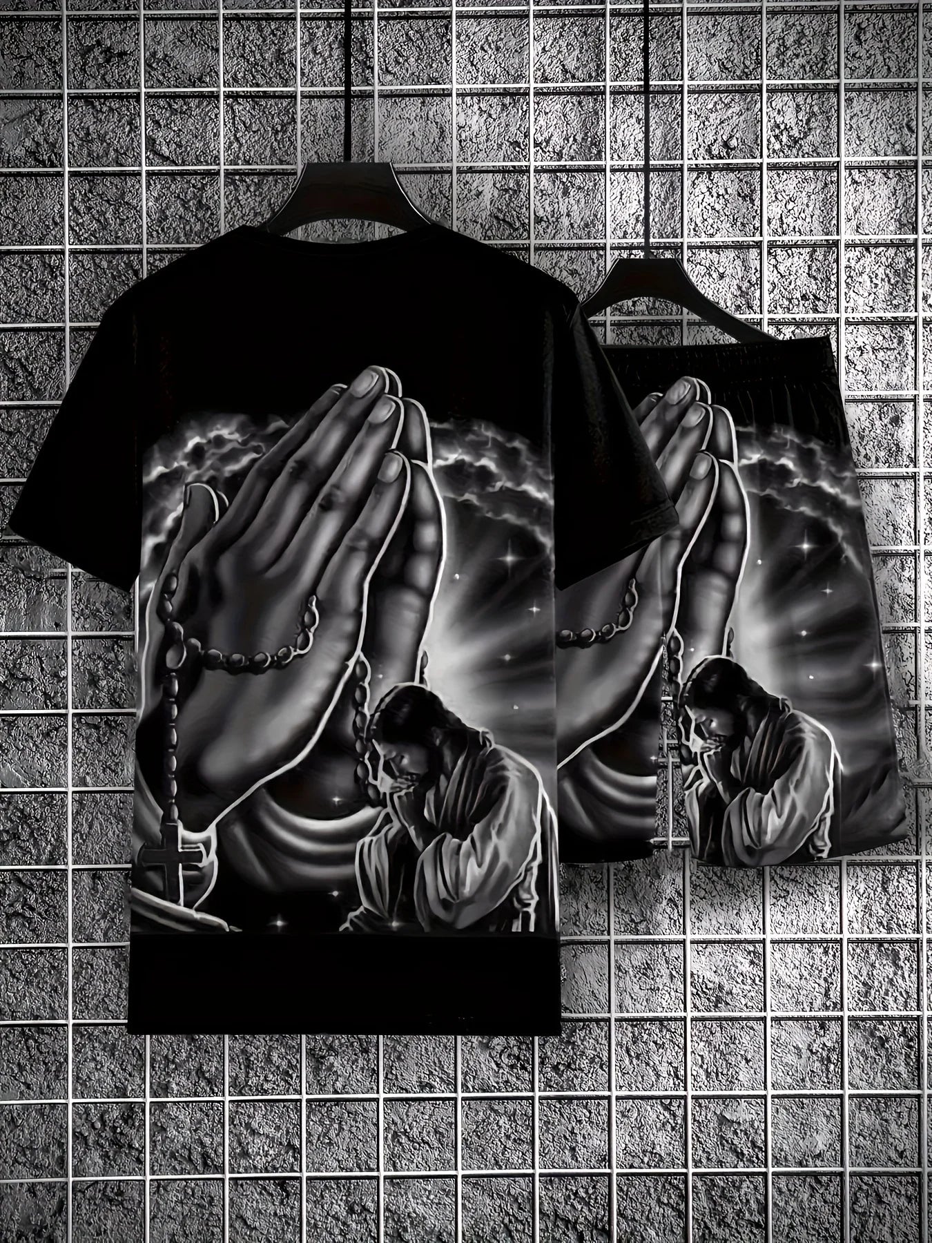 2-Piece Men's Praying Hands 3D Graphic Clothing Set - Short Sleeve T-Shirt and Fashion Shorts