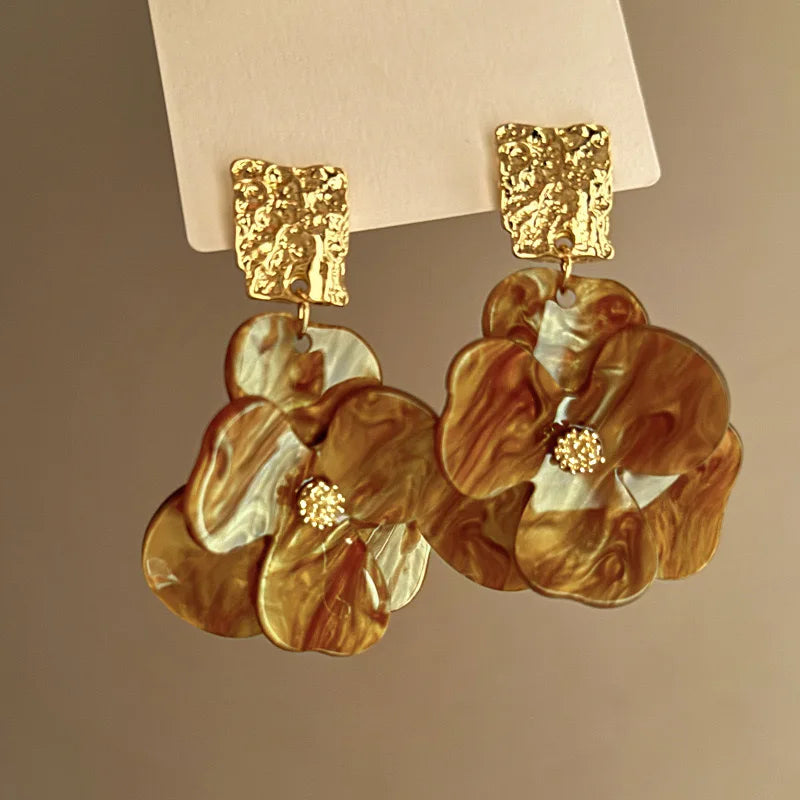 Vintage Acrylic Flower Petal Pendant Earrings For Women Exquisite Alloy Flower Dangle Earrings Luxury Casual Party Jewelry
