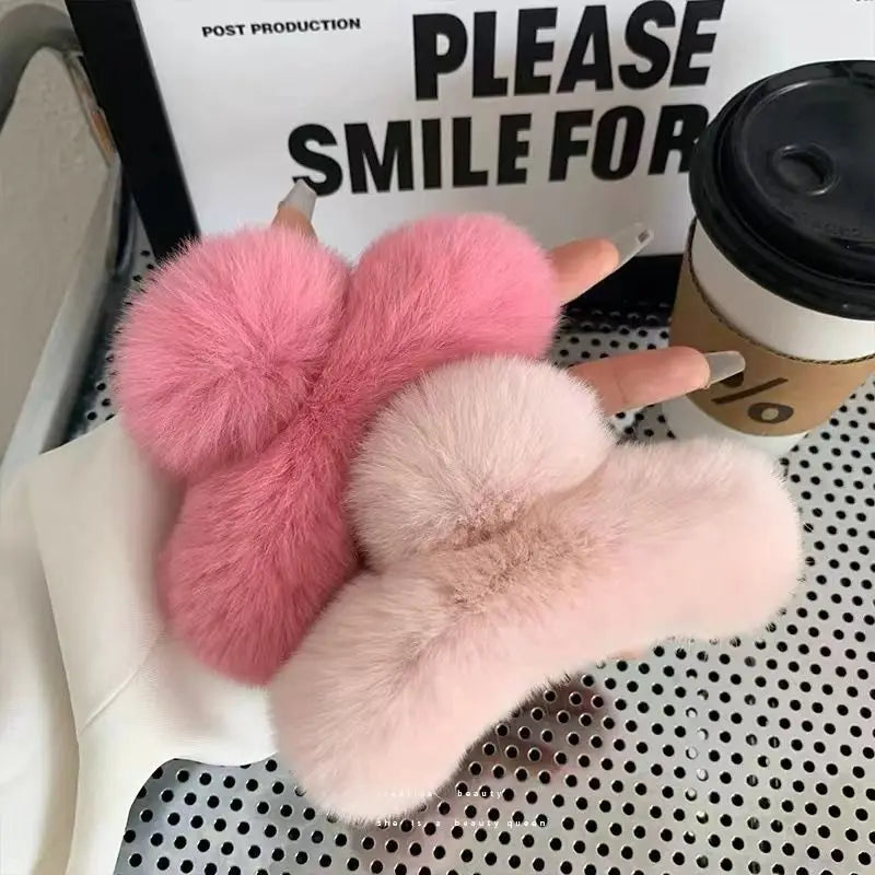 1PC Large plush clip with a high-end feel, women's temperament, and hair styling