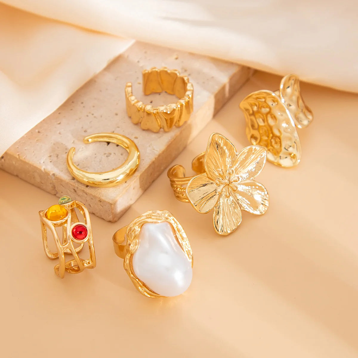 6Pcs Exaggerated Metal Finger Rings Set for Women Vintage Flower Pearl Crystal Europe America Open Rings Luxury Jewelry
