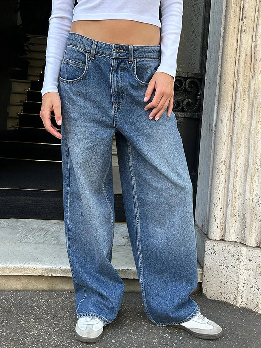 Ladies Stylish Low Rise Loose Fit Jeans Trendy Relaxed Straight Leg Denim Trousers with Functional Pockets for Everyday Wear