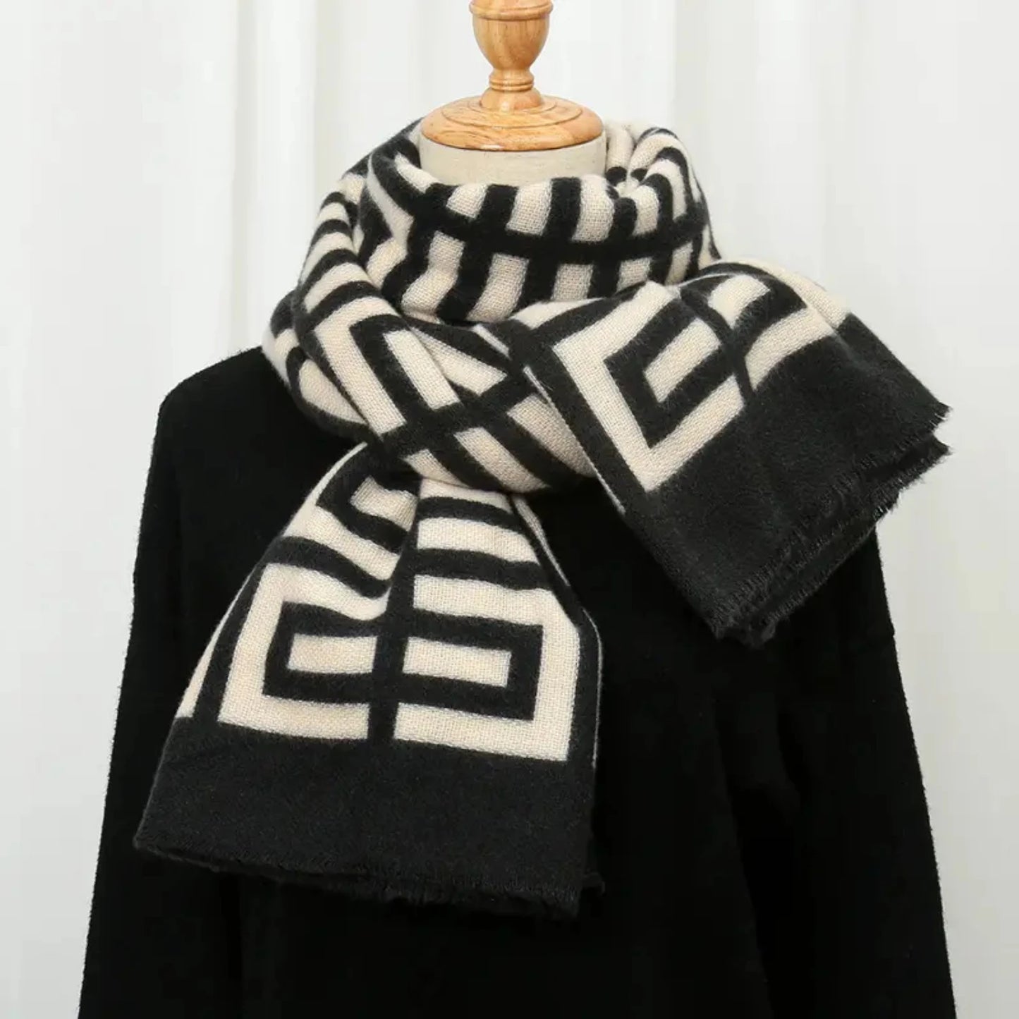 Stylish Winter Geometric Plaid Scarf  Thick Knit Warm Scarf for Ultimate Fashion and Comfort
