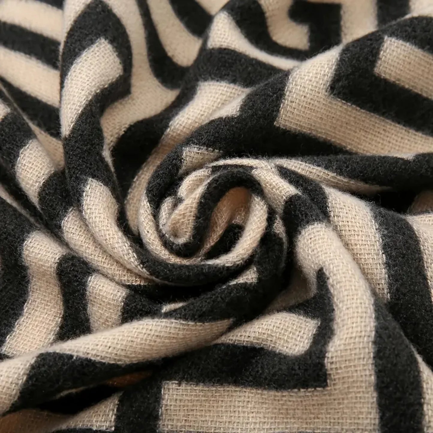 Stylish Winter Geometric Plaid Scarf  Thick Knit Warm Scarf for Ultimate Fashion and Comfort