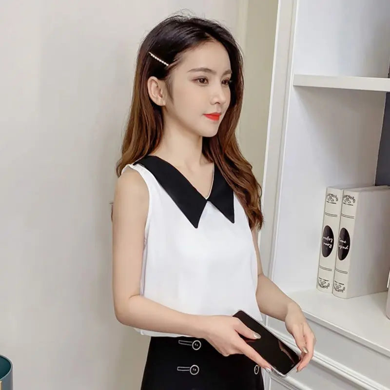Sleeveless chiffon shirt
