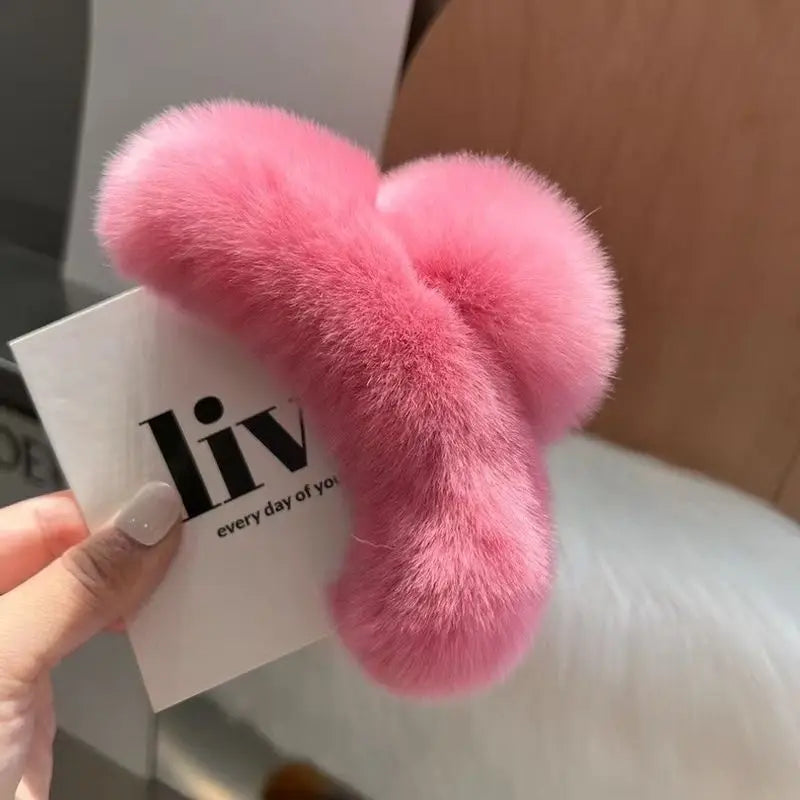 1PC Large plush clip with a high-end feel, women's temperament, and hair styling
