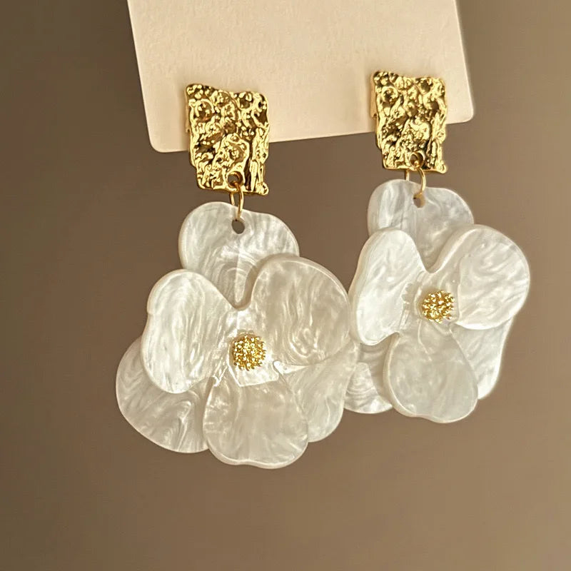 Vintage Acrylic Flower Petal Pendant Earrings For Women Exquisite Alloy Flower Dangle Earrings Luxury Casual Party Jewelry