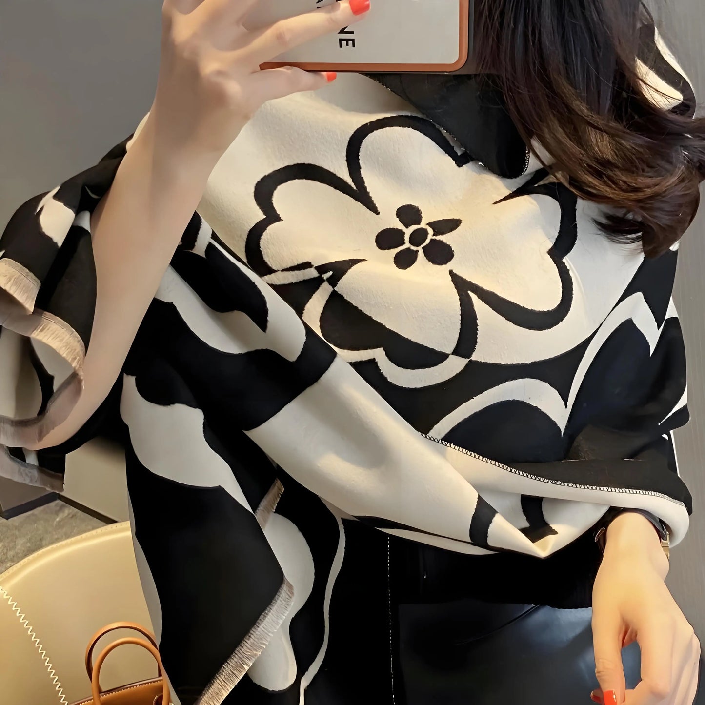Luxury Women’s Shawl – Lightweight Black & White Scarf for Spring, Summer, Air-Conditioned Rooms, Elegant & Versatile