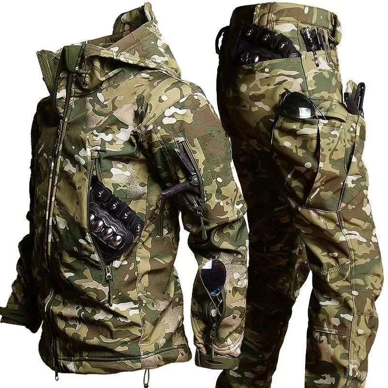 Low Price  Men's Outdoor New Soft Shell Waterproof and Cut Resistant Thick Wool Fleece Multi Pocket Tactical Set