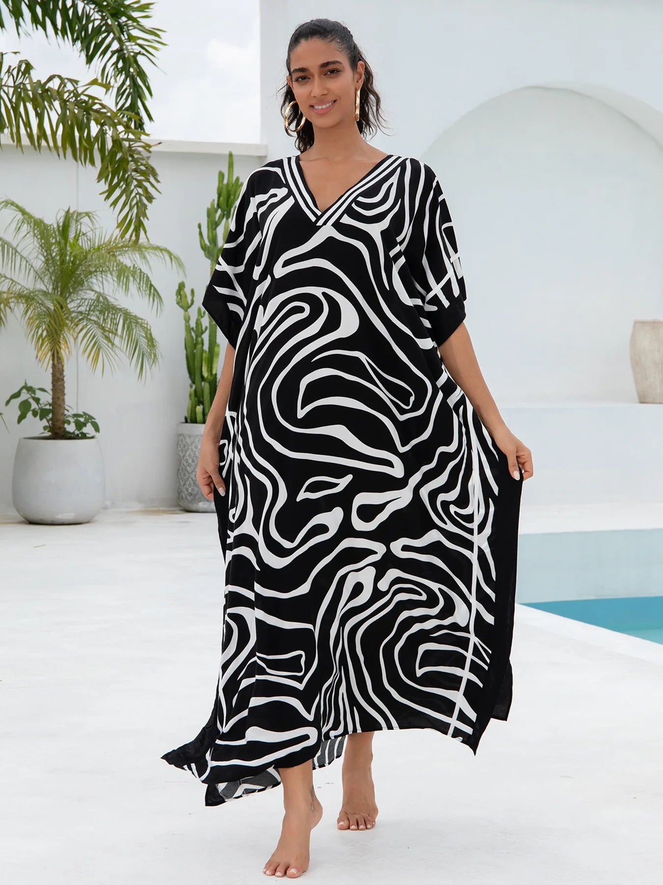 Curly Stripes Women  Loose Fitting Long Robe Beach Vacation V-neck Sunscreen Clothing