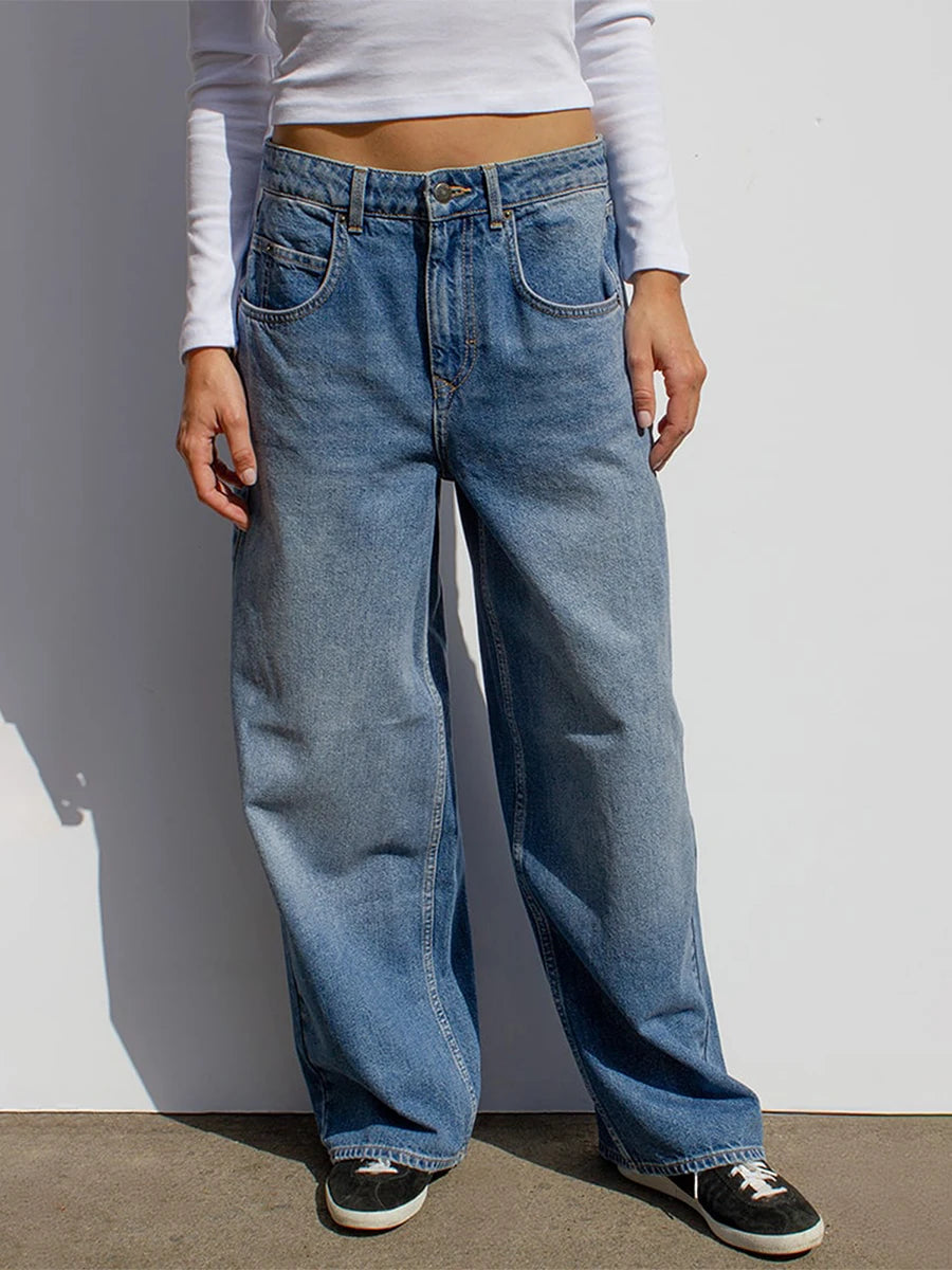 Ladies Stylish Low Rise Loose Fit Jeans Trendy Relaxed Straight Leg Denim Trousers with Functional Pockets for Everyday Wear