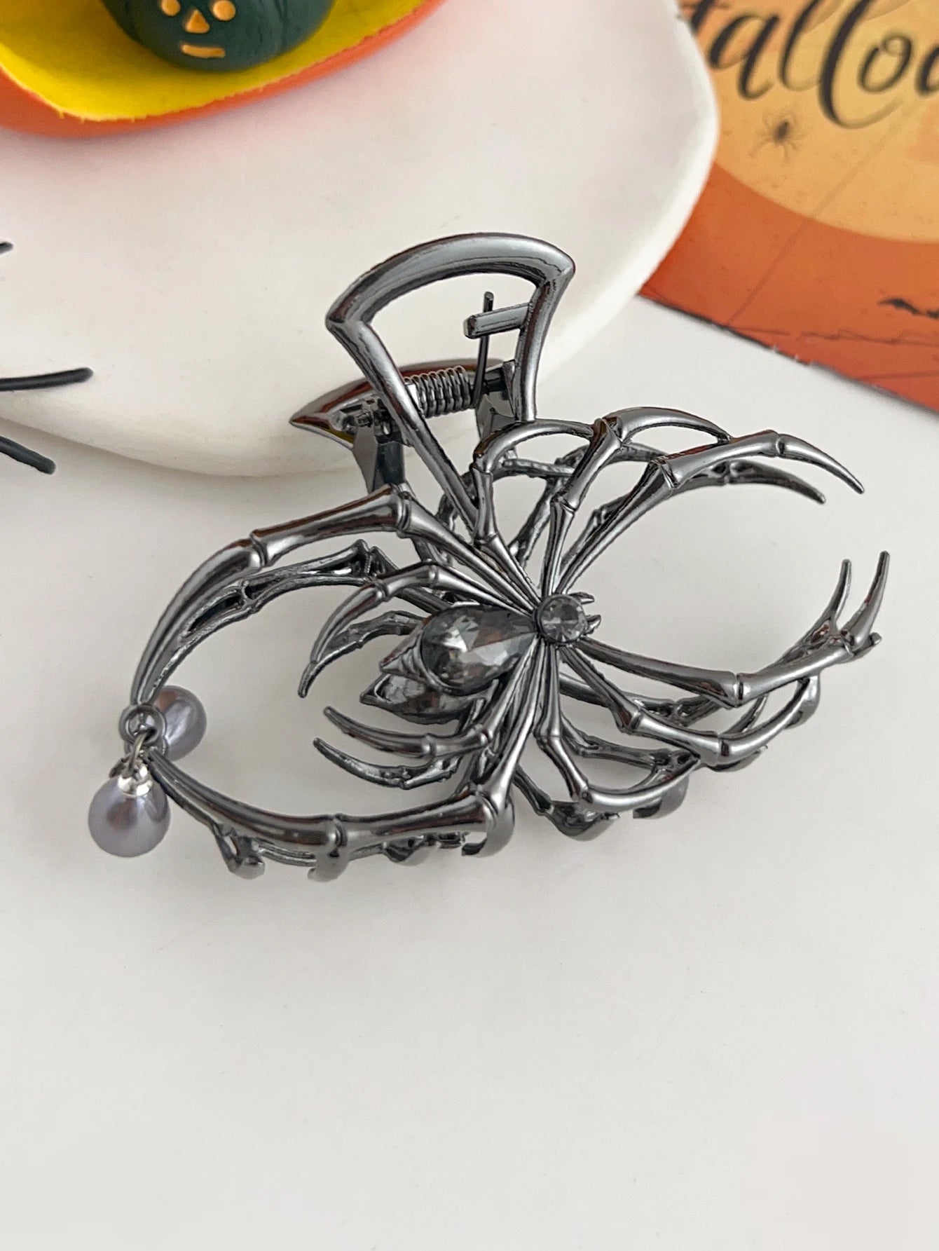 1Pcs Spider Hair Claw Clips with Pearl Charm Design, Metal Gothic Punk Hair Clips Strong Hold Hair Accessories