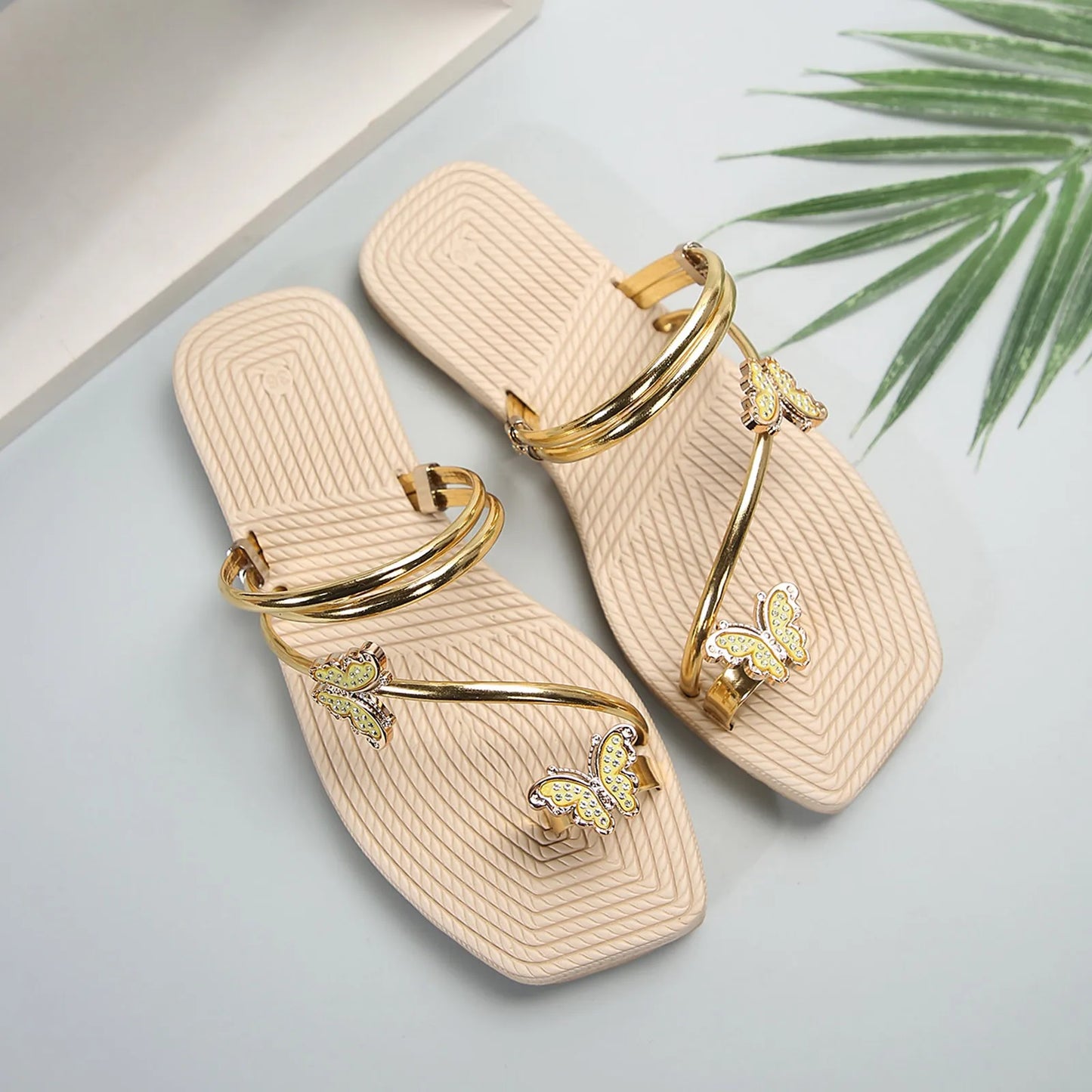Fashionable Butterfly Pinch Toe Sandal Metal Strap Fat Sandals Summer New Holiday Outdoor Beach Sandals Shoes Woman