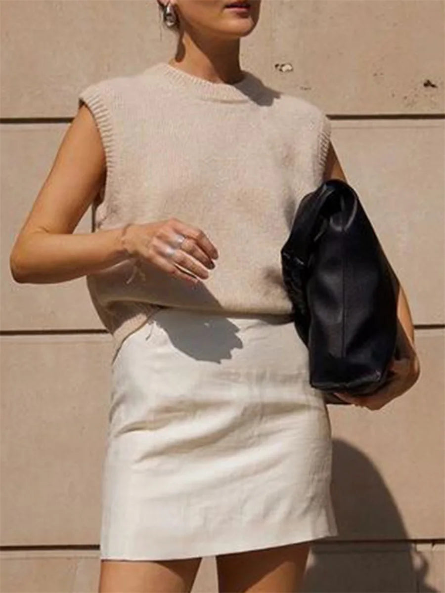 Women s Cozy Knitted Sleeveless Sweater Vest in Solid Color Perfect for Layering and Streetwear Fashion
