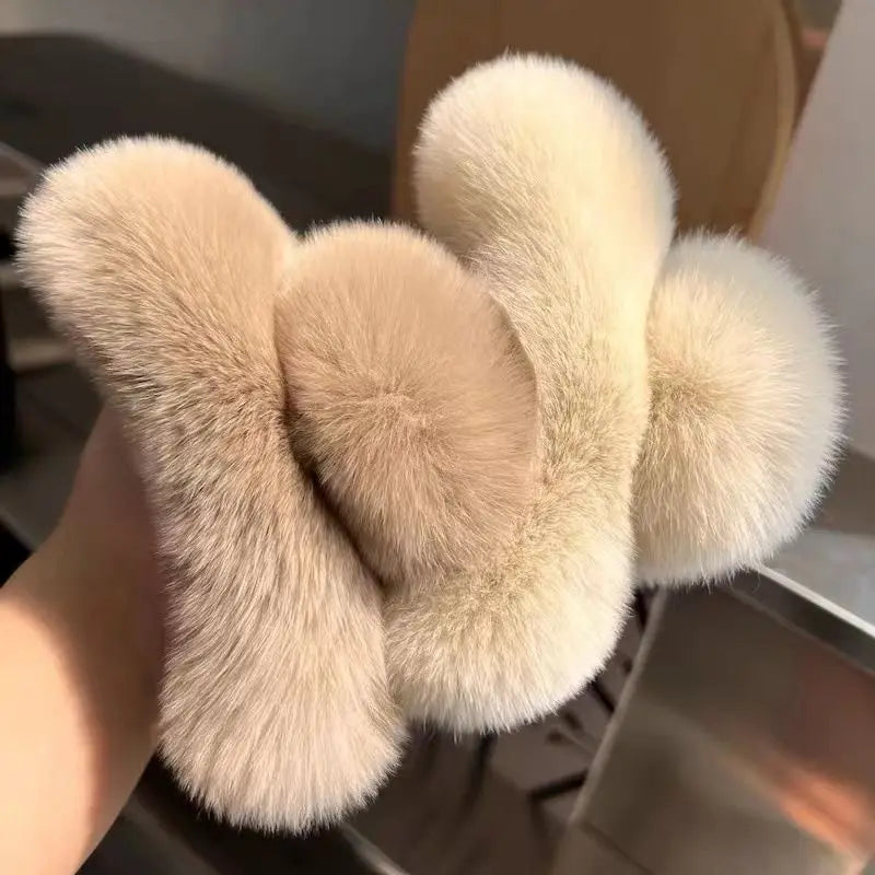 1PC Large plush clip with a high-end feel,  women's temperament, and hair styling