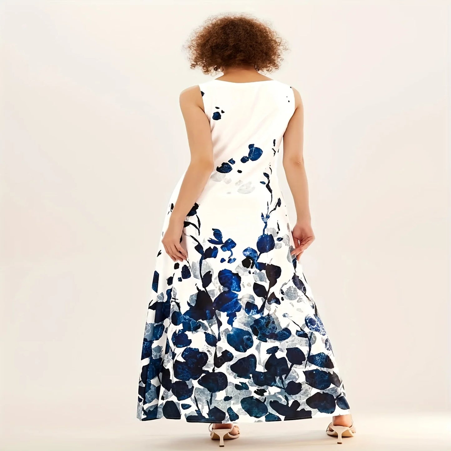 Flirty Floral Print Maxi Dress - Bohemian Chic, Sleeveless Crew Neck with Keyhole - Pockets for Women - Perfect Casual Summer Dr