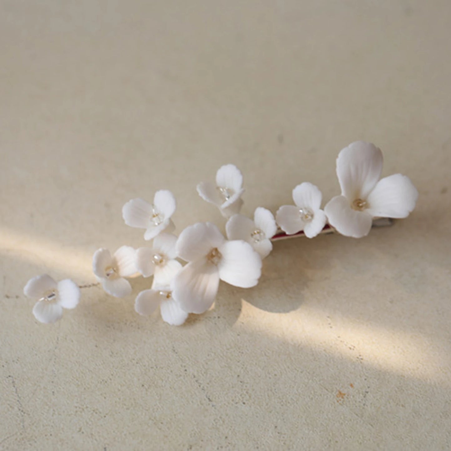 Elegant White Ceramics Flower Hairpins for Hair Jewelry Simple Floral Headpieces Women Daily Party Hairclips