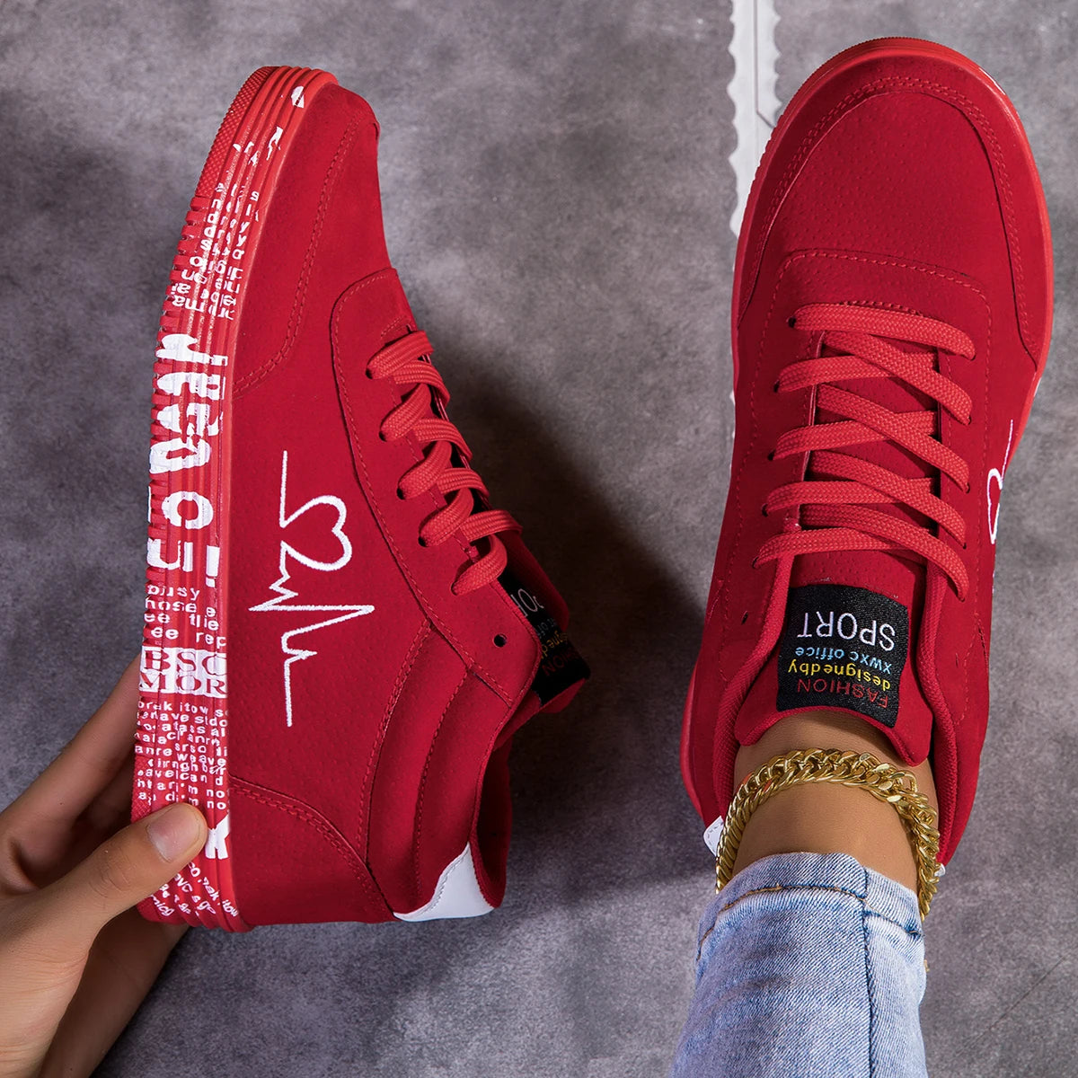 Women's Heart Design Sneakers Lace Up Soft Sole Platform Comfy Skate Shoes, Low-top Mid Top