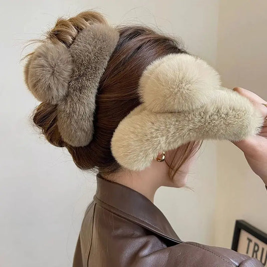 1PC Large plush clip with a high-end feel,  women's temperament, and hair styling