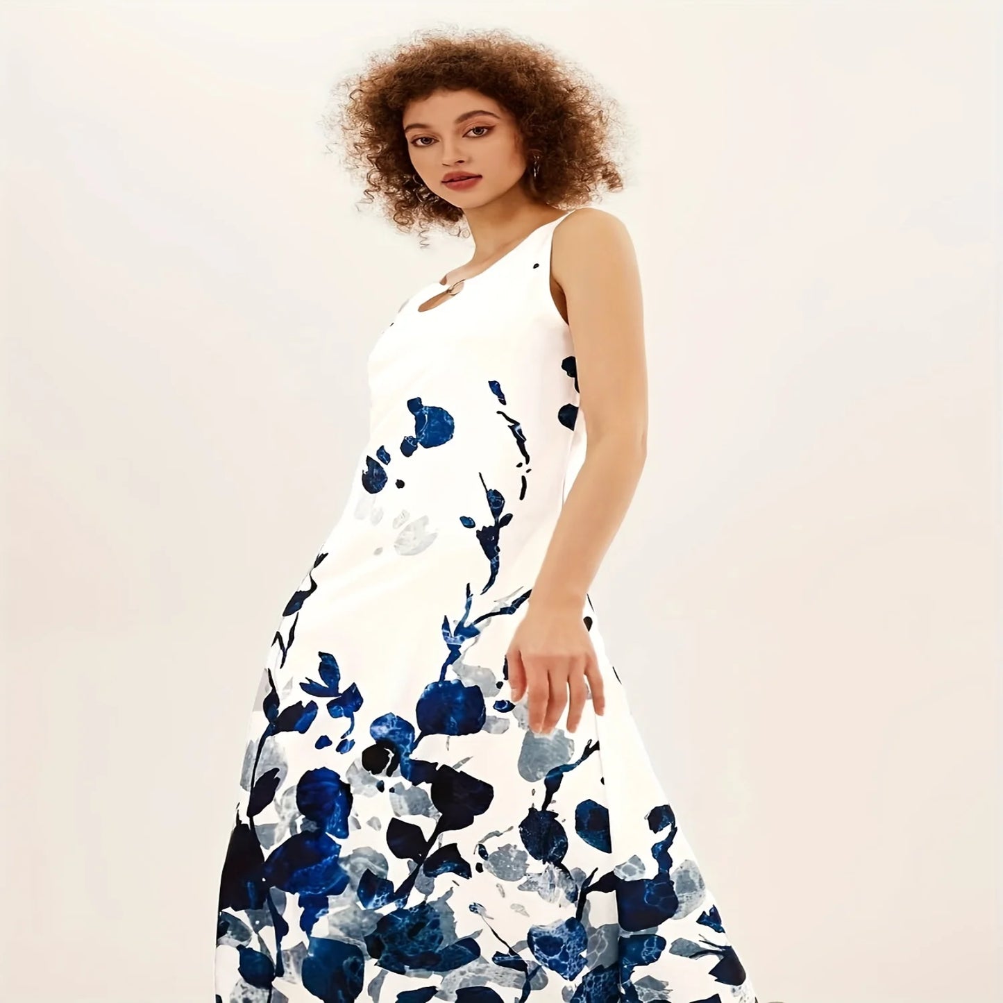 Flirty Floral Print Maxi Dress - Bohemian Chic, Sleeveless Crew Neck with Keyhole - Pockets for Women - Perfect Casual Summer Dr