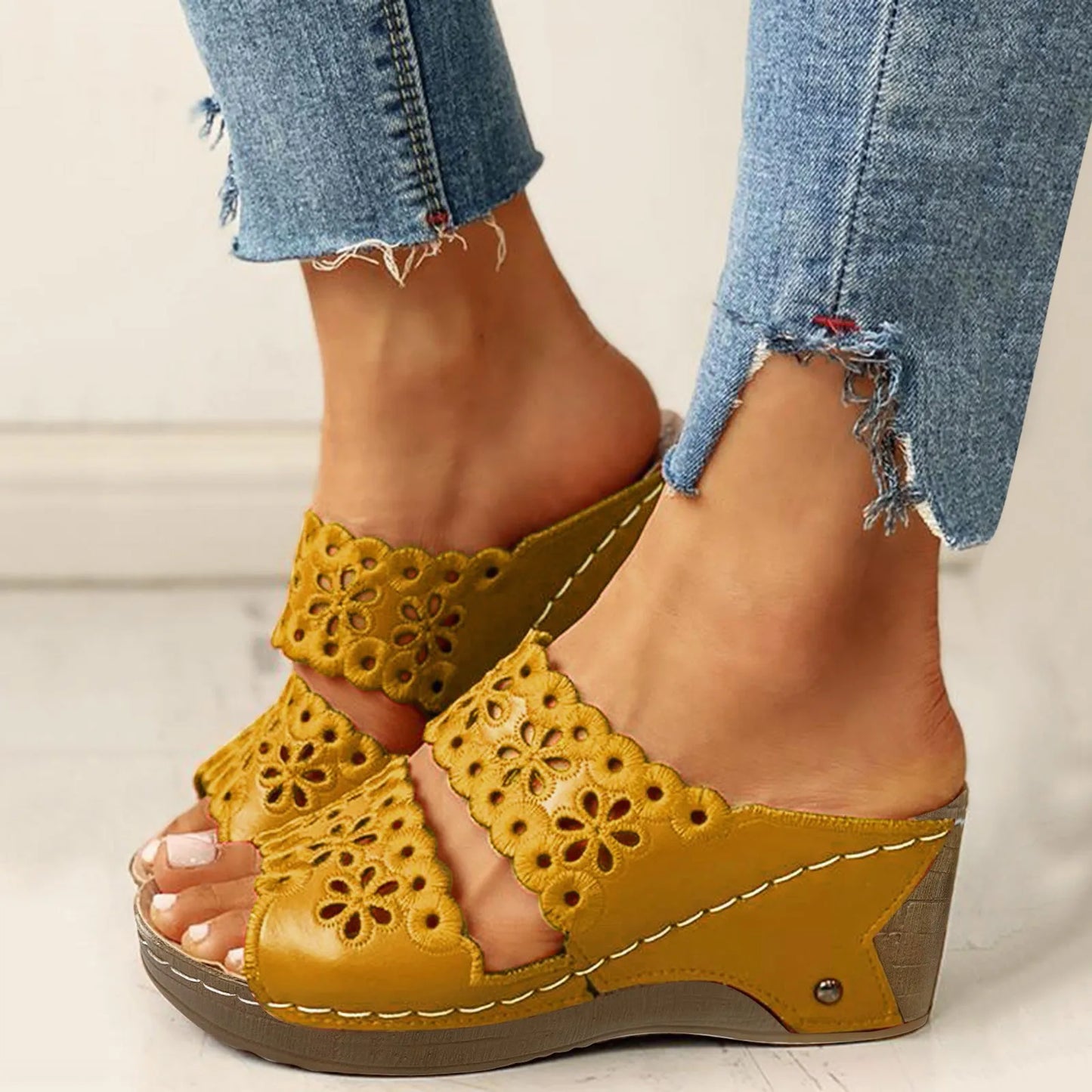 Summer Outdoor Women Breathable Beach Sandals Women Solid Slip On Casual Open Toe Wedges Comfortable Beach
