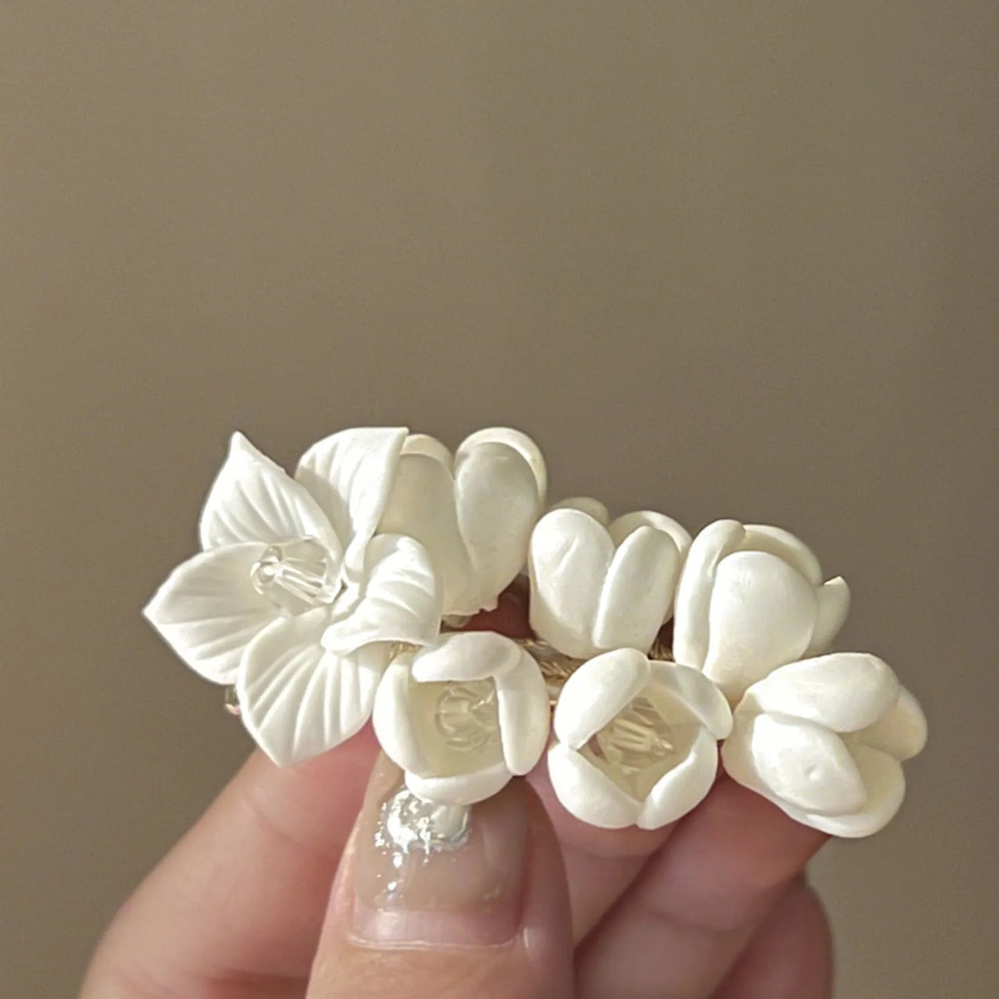 Elegant White Ceramics Flower Hairpins for Hair Jewelry Simple Floral Headpieces Women Daily Party Hairclips