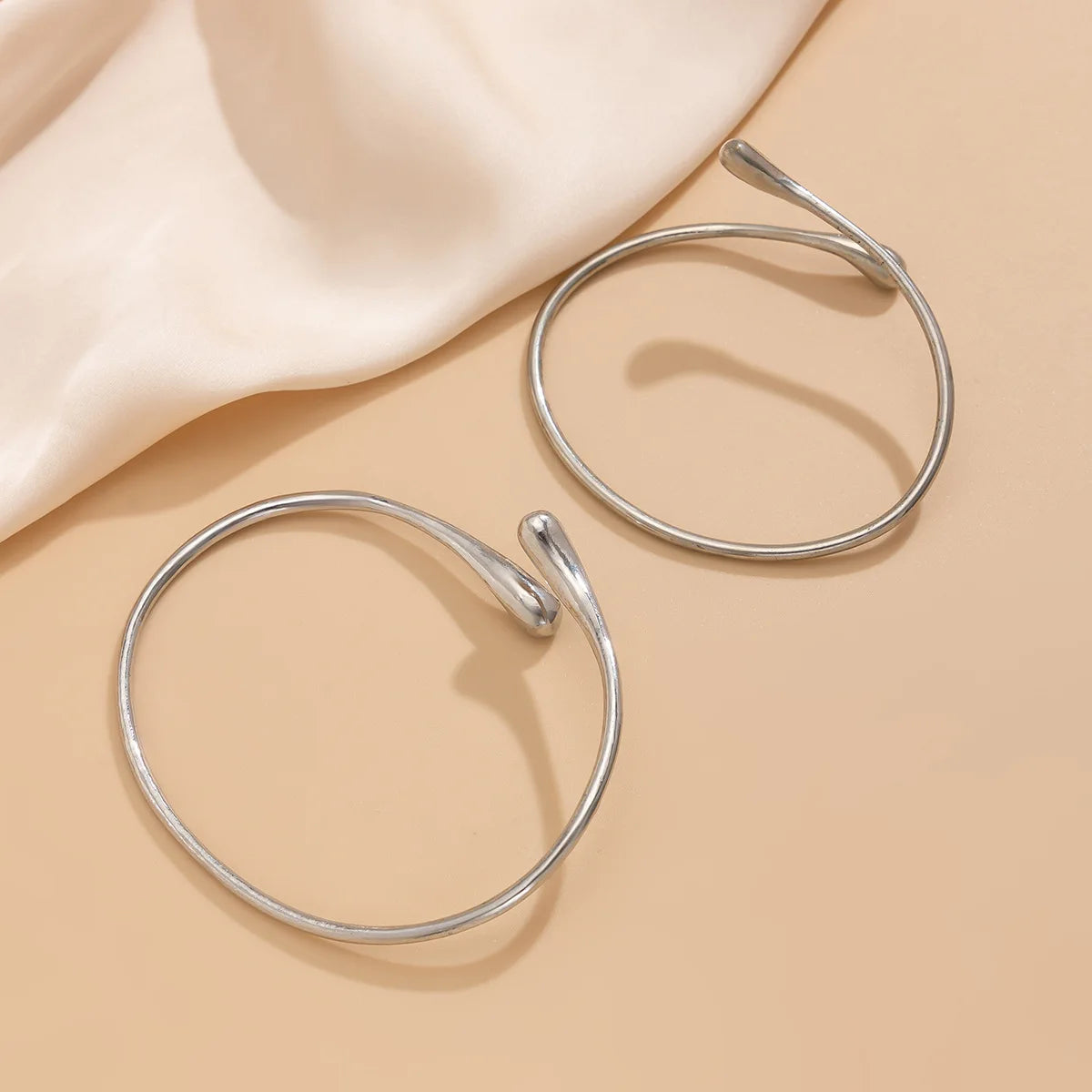 Vintage Simple Upper Arm Bracelet for Women Trendy Geometric Water Drop Shape Bangles Adjustable Women's Jewelry