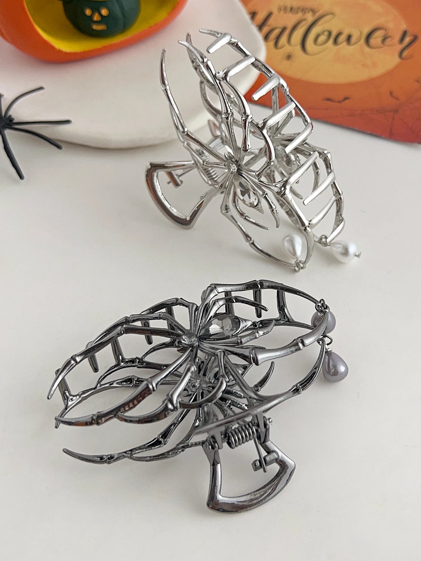 1Pcs  Spider Hair Claw Clips with Pearl Charm Design, Metal Gothic Punk Hair Clips Strong Hold Hair Accessories