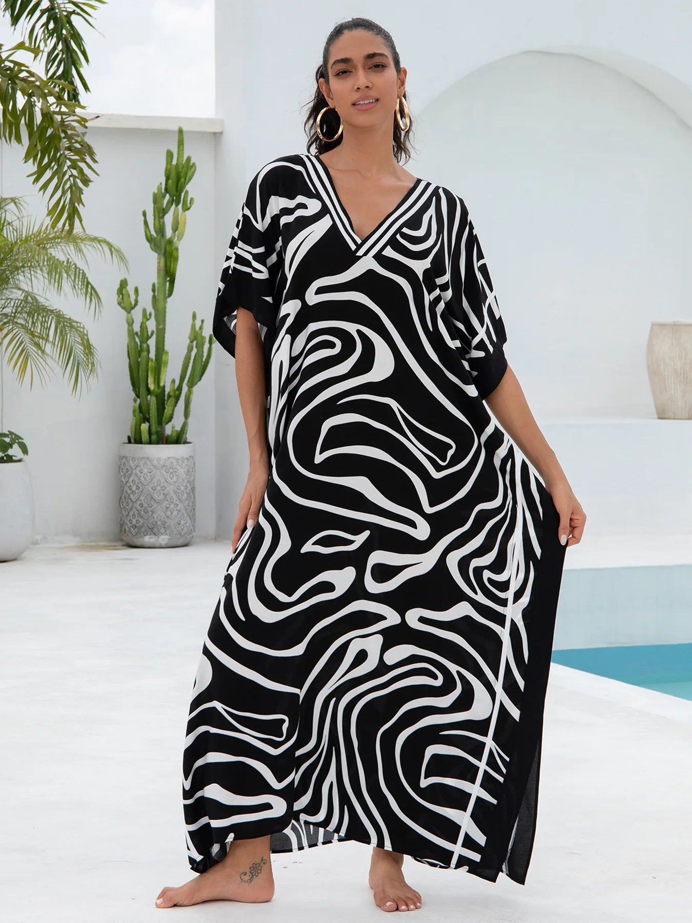 Curly Stripes Women  Loose Fitting Long Robe Beach Vacation V-neck Sunscreen Clothing