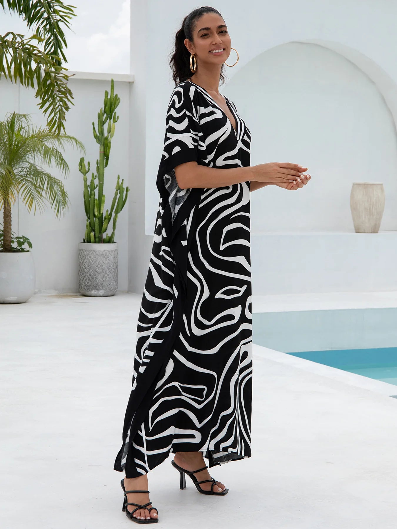 Curly Stripes Women  Loose Fitting Long Robe Beach Vacation V-neck Sunscreen Clothing