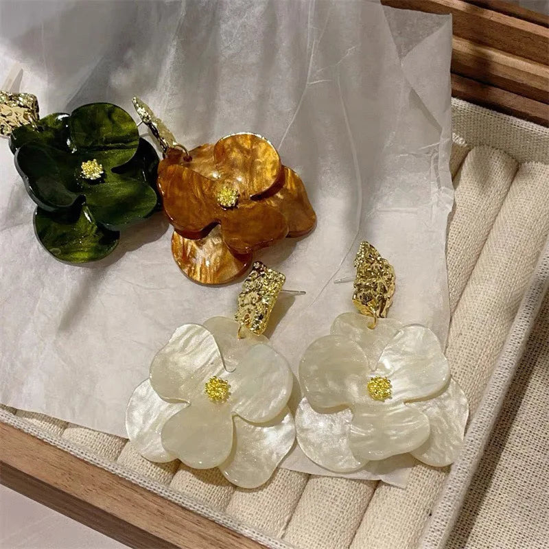Vintage Acrylic Flower Petal Pendant Earrings For Women Exquisite Alloy Flower Dangle Earrings Luxury Casual Party Jewelry