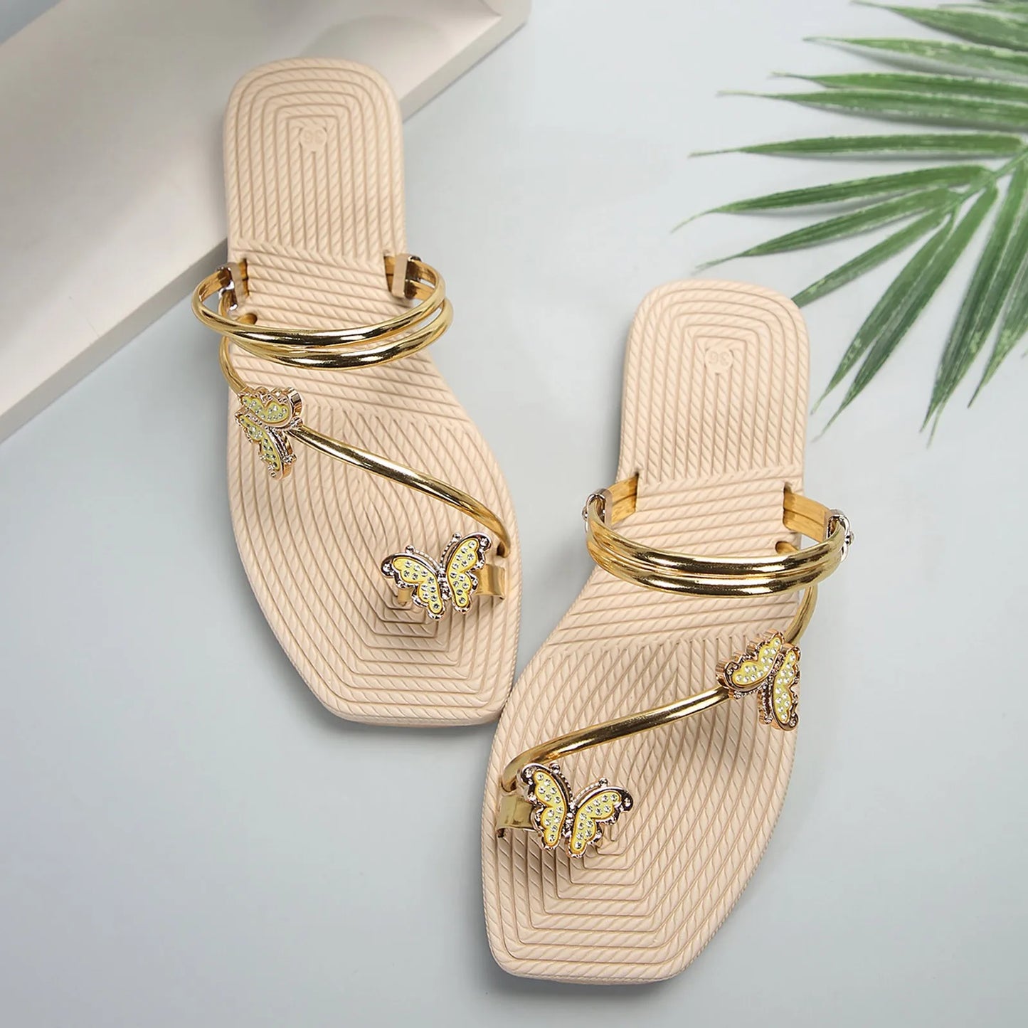 Fashionable Butterfly Pinch Toe Sandal Metal Strap Fat Sandals Summer New Holiday Outdoor Beach Sandals Shoes Woman