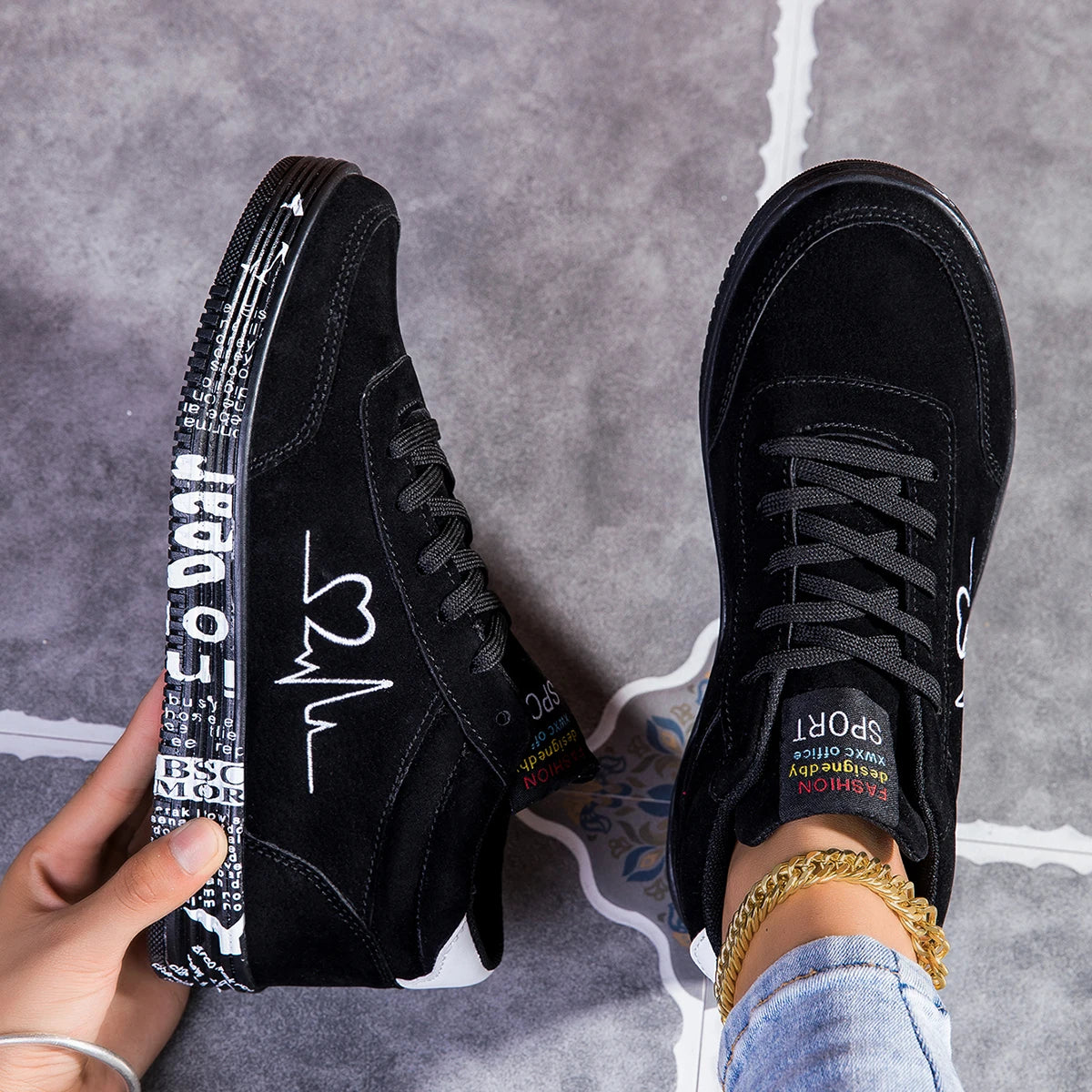 Women's Heart Design Sneakers Lace Up Soft Sole Platform Comfy Skate Shoes, Low-top Mid Top