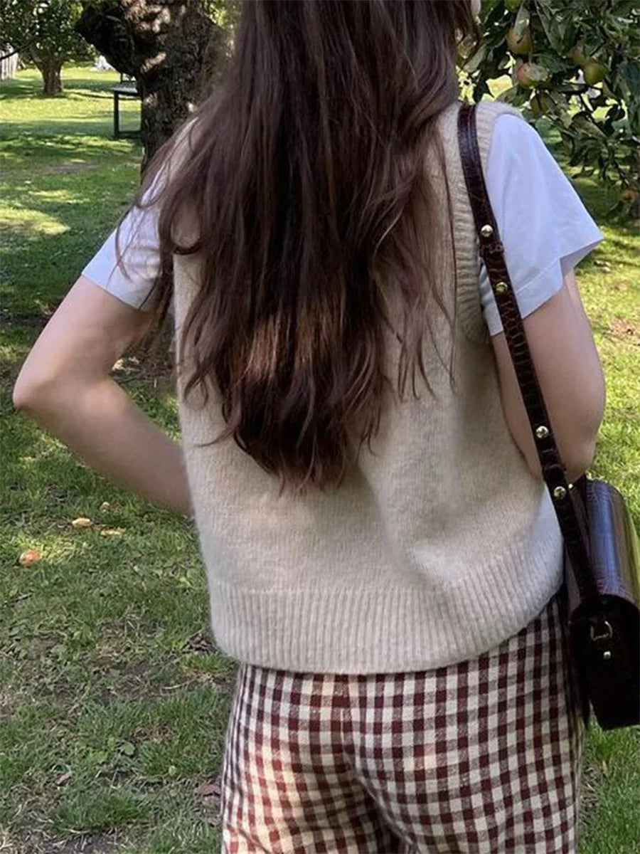 Women s Cozy Knitted Sleeveless Sweater Vest in Solid Color Perfect for Layering and Streetwear Fashion