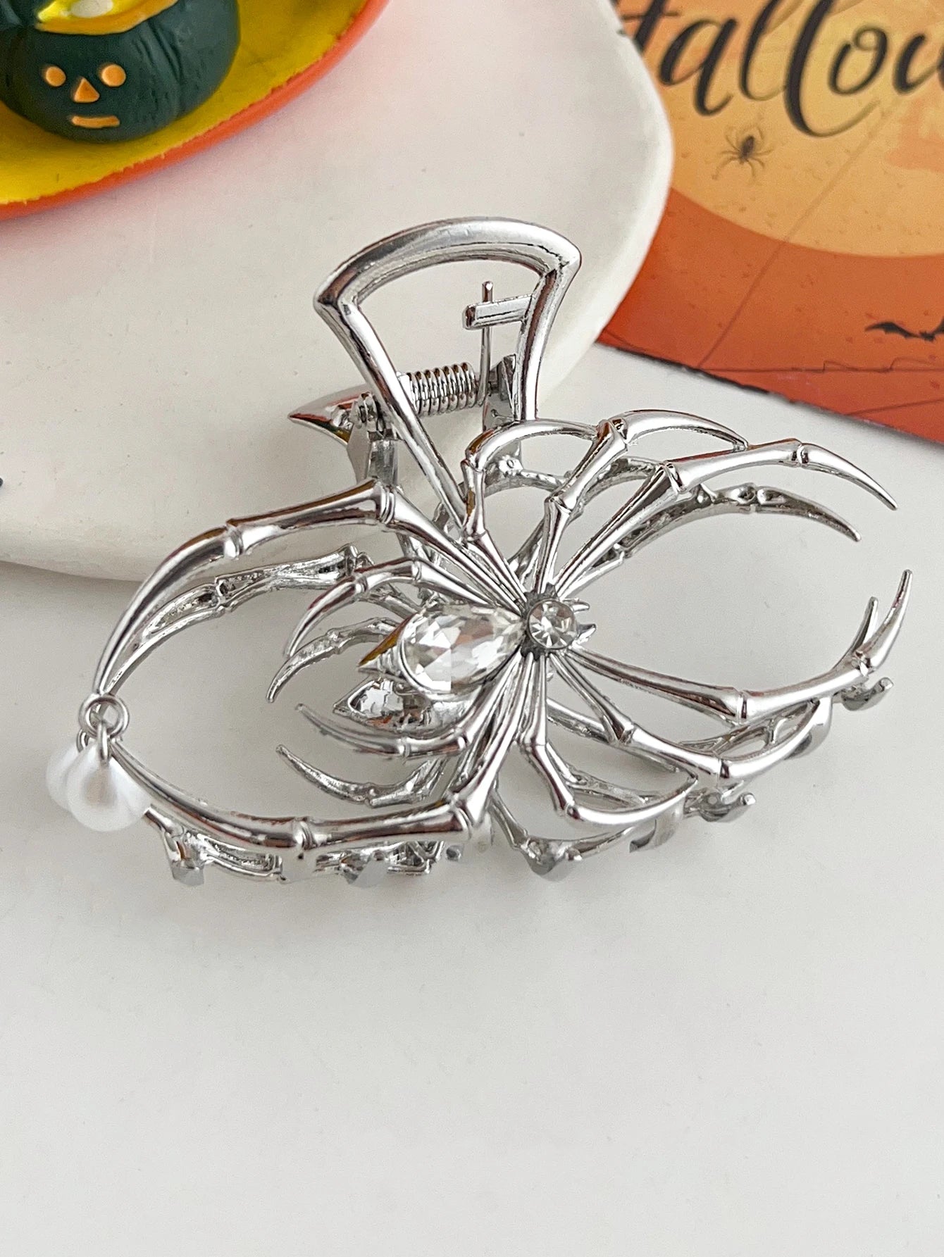 1Pcs  Spider Hair Claw Clips with Pearl Charm Design, Metal Gothic Punk Hair Clips Strong Hold Hair Accessories