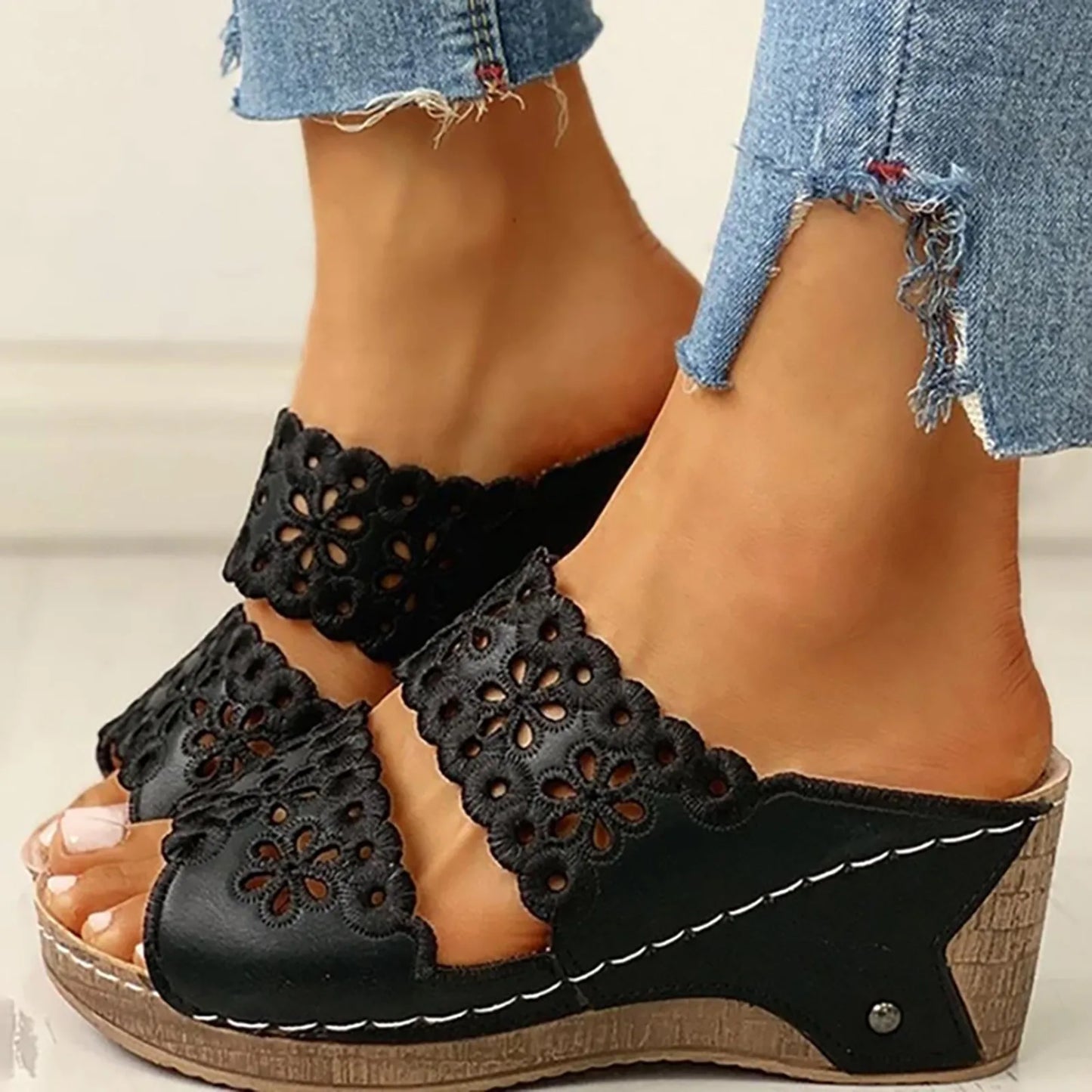 Summer Outdoor Women Breathable Beach Sandals Women Solid Slip On Casual Open Toe Wedges Comfortable Beach