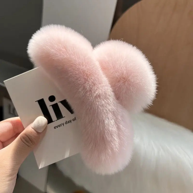 1PC Large plush clip with a high-end feel,  women's temperament, and hair styling